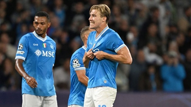 Người hâm mộ Napoli chờ đợi Rasmus Hojlund nổ súng.