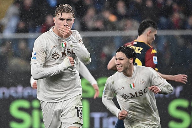 Napoli vừa có chiến thắng vất vả trước Genoa.