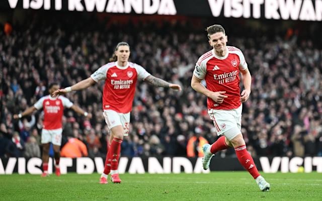 Arsenal đã củng cố ngôi đầu bảng.