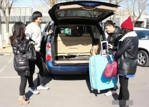 Việc về quê ăn Tết khi không có tiền trong tay trở thành nỗi lo lớn