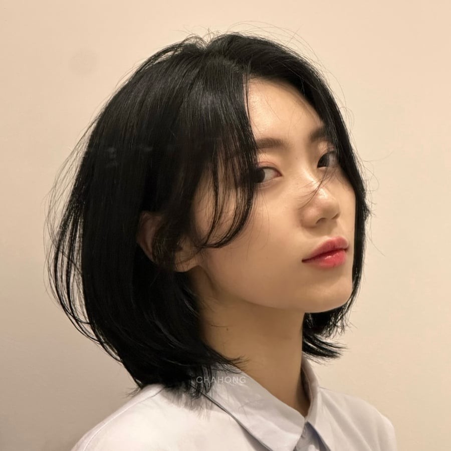 Kiểu tóc ngắn layer mái bay ghi điểm nhờ sự hài hòa và dễ ứng dụng.