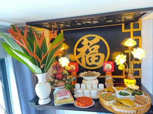 Giấy tiền vàng mã là vật phẩm dùng để cúng gia tiên và người đã khuất, nhưng tuyệt đối không nên đặt lên bàn thờ Phật.