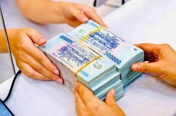 Theo Điều 50 Luật Việc làm 2013, mức trợ cấp thất nghiệp hằng tháng hiện nay được tính bằng 60% mức bình quân tiền lương tháng đóng bảo hiểm thất nghiệp của 6 tháng liền kề trước khi thất nghiệp, nhưng bị khống chế trần tối đa.