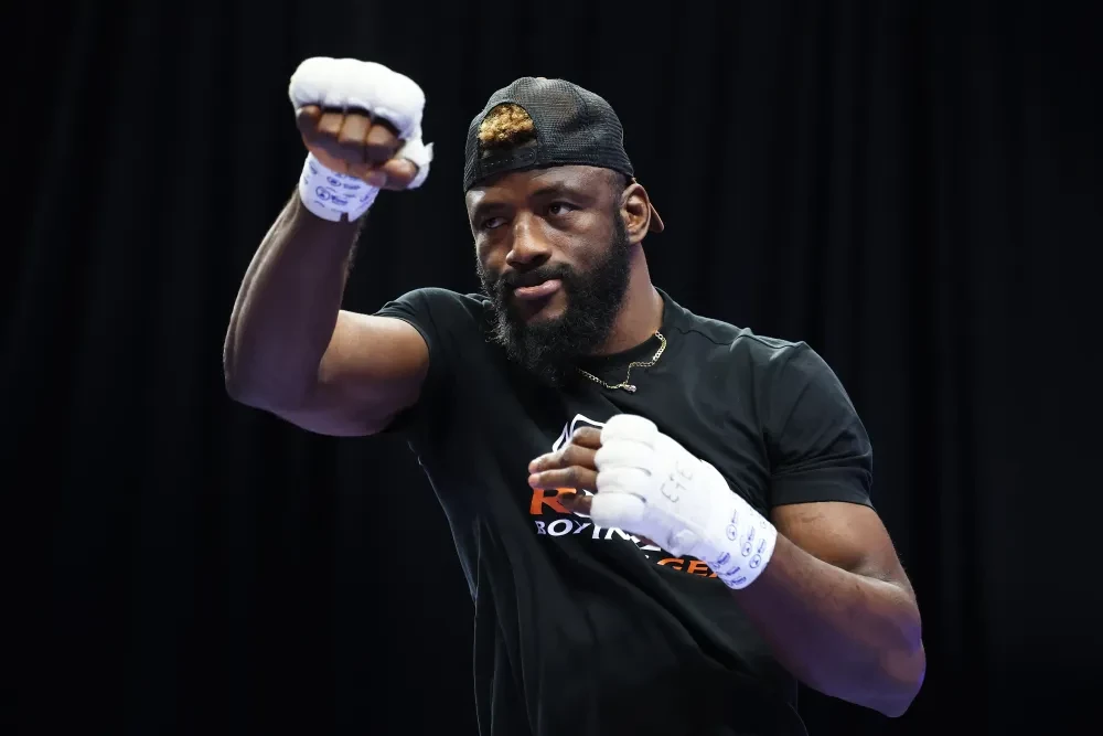 Efe Ajagba và Charles Martin trong một sự kiện trước trận đấu.