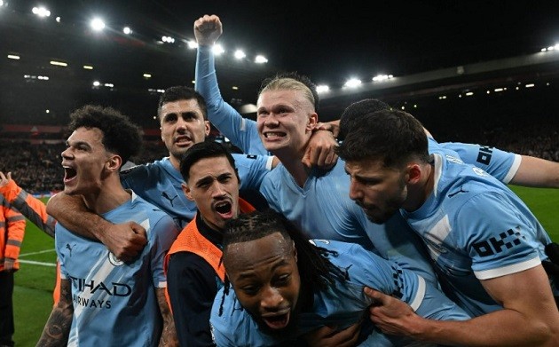 Man City ngược dòng ngoạn mục ở Anfield. 