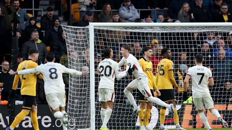 Palmer vừa lập hat-trick cho Chelsea.