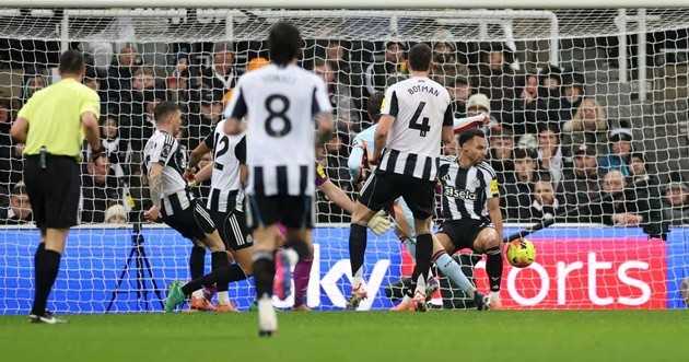 Nỗi thất vọng đang bào trùm đội bóng.