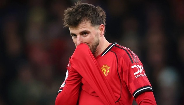 Man Utd đang cân nhắc dùng Mount làm 