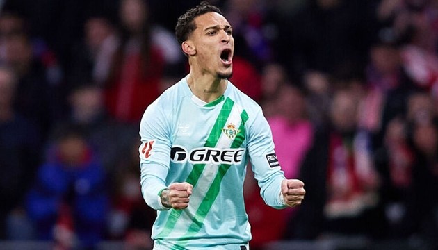 Antony hồi sinh tại Real Betis.