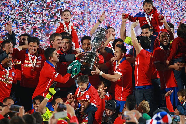 Chile từng thống trị bóng đá Nam Mỹ với hai chức vô địch Copa America liên tiếp. 