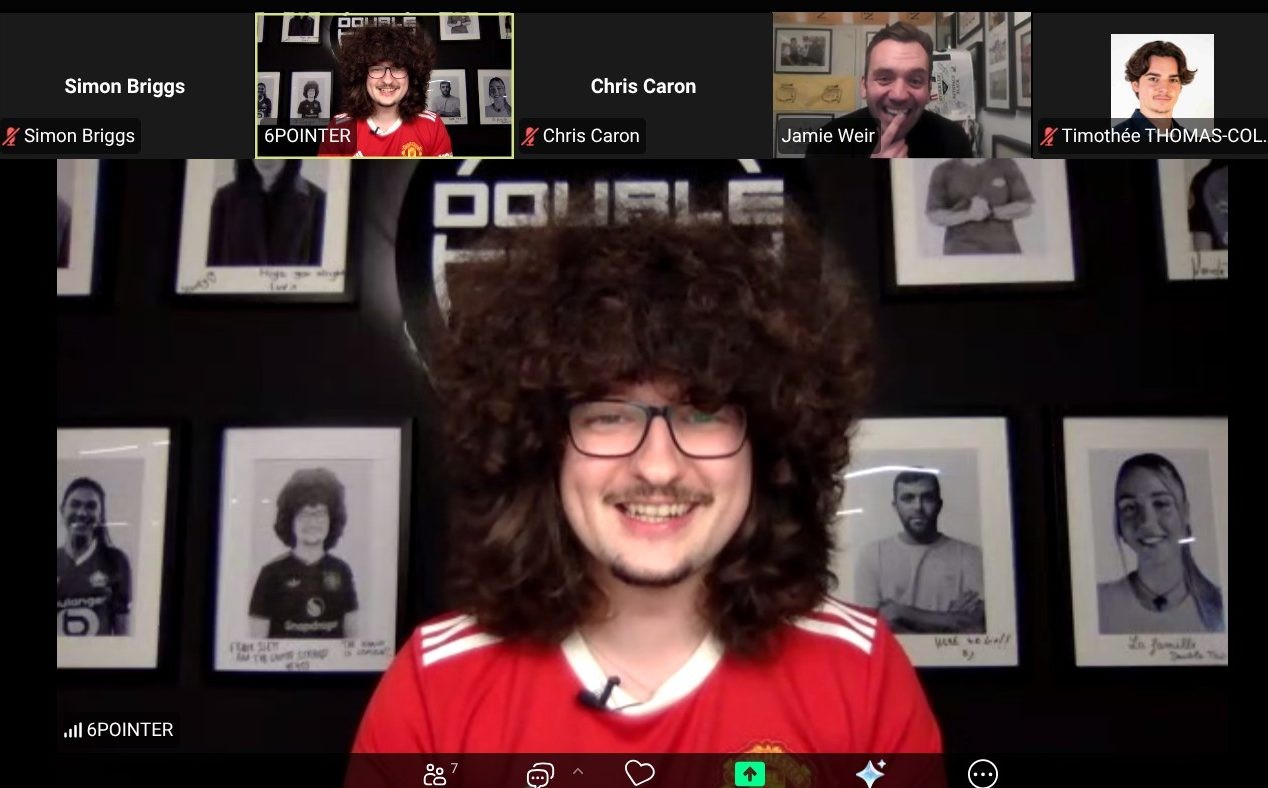 Ilett trở thành nhân vật chính của buổi họp báo qua mạng.