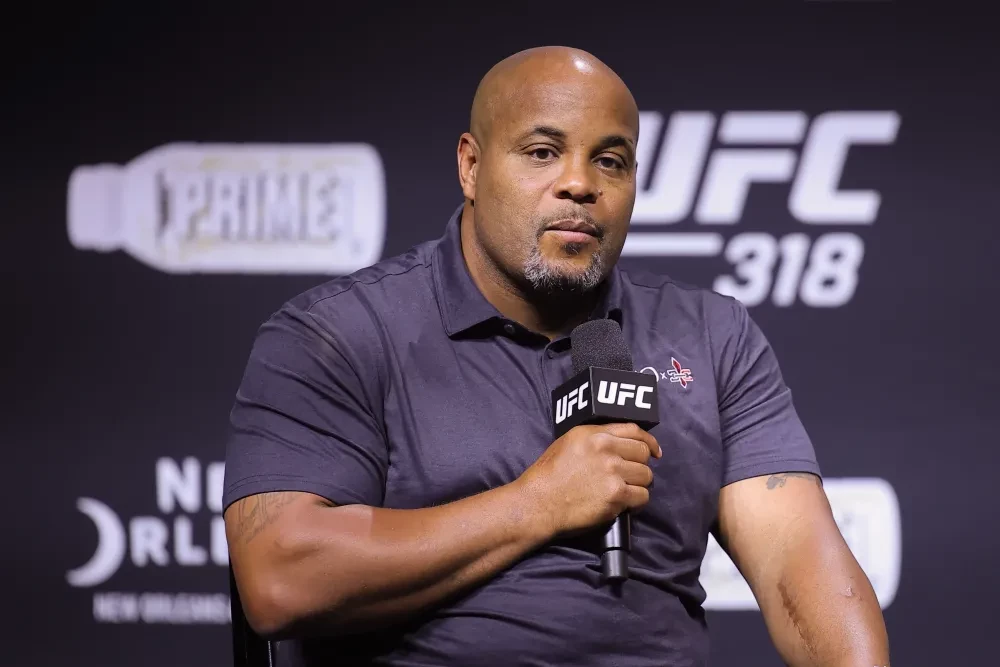 Daniel Cormier trong một buổi hỏi đáp trước sự kiện UFC 318.