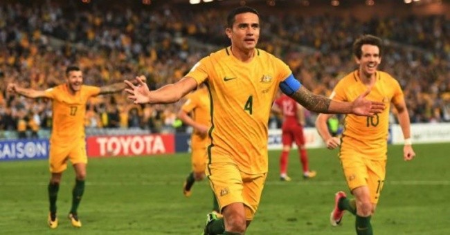 Huyền thoại Tim Cahill của Australia.