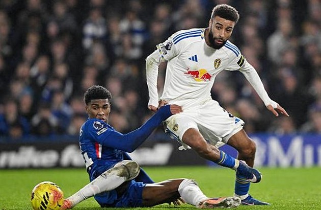 Ban tổ chức Ngoại hạng Anh cho rằng Jayden Bogle không dùng tay chơi bóng.