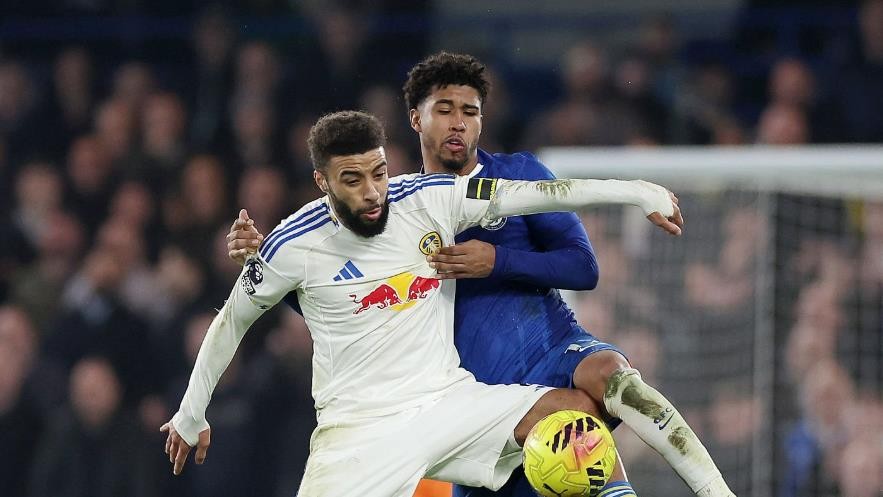 Andrey Santos - 7 điểm: Có khởi đầu đầy hứa hẹn với pha phòng ngự hay ở giữa sân ngăn chặn Jayden Bogle. Đó chỉ là một trong nhiều pha cắt bóng của anh. Không chỉ phòng ngự giỏi, Santos còn điều tiết lối chơi tuyệt vời từ tuyến dưới. Anh đang ngày càng tiến bộ qua từng trận đấu.