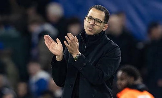 Liam Rosenior không hài lòng với bàn thắng gây tranh cãi của Chelsea.