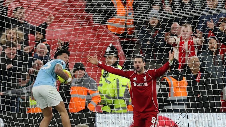 Liverpool thường xuyên để thua phút cuối ở mùa giải này.