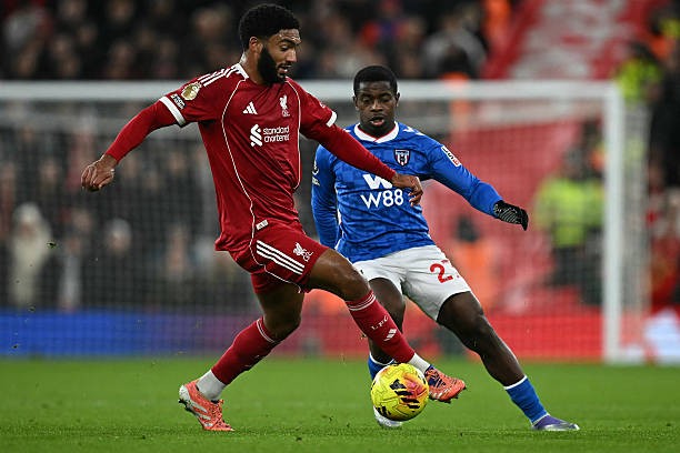 Sadiki cũng từng gây ấn tượng trong trận đấu ở Anfield. 