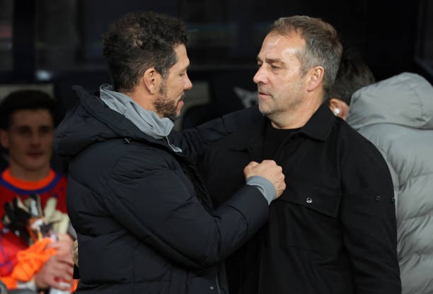 Diego Simeone có thành tích đối đầu không tốt với Hansi Flick khi chỉ giành được 1 chiến thắng, 2 trận hòa và 4 thất bại ở 7 lần so tài.