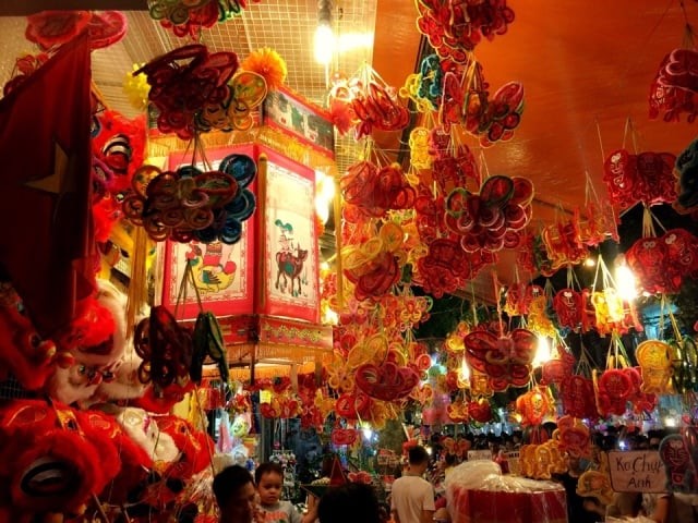 Thực tế, có những món tưởng như “phải có ngày Tết” nhưng nếu mua theo thói quen, mua quá tay thì chỉ thêm chật nhà và tốn kém. Dưới đây là 4 thứ được xem là dễ mua dư nhất, mua về Tết nhiều khi chỉ phí tiền bỏ đi.