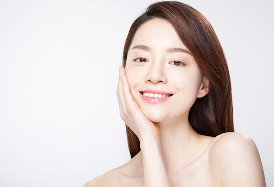 Khi cơ thể được chăm sóc toàn diện cả bên trong lẫn bên ngoài, vẻ ngoài rạng rỡ sẽ đến một cách tự nhiên.