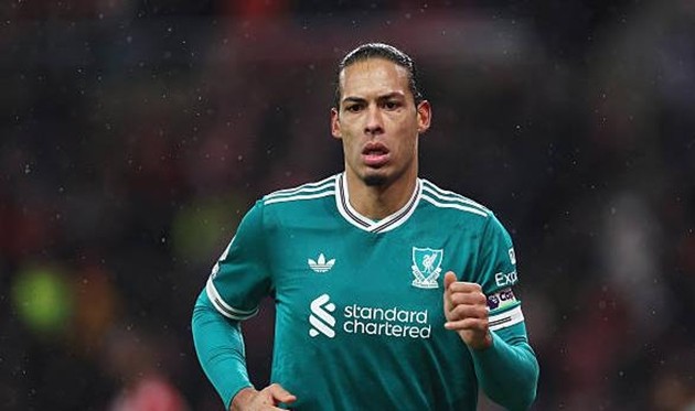 Virgil van Dijk - 8.5: Đúng lúc cần thiết, người hùng đã xuất hiện. Đội trưởng của Liverpool đã buộc Diarra phải phản lưới nhà từ một quả phạt góc. Một trận giữ sạch lưới nữa khép lại một buổi tối tuyệt vời cho tuyển thủ Hà Lan.