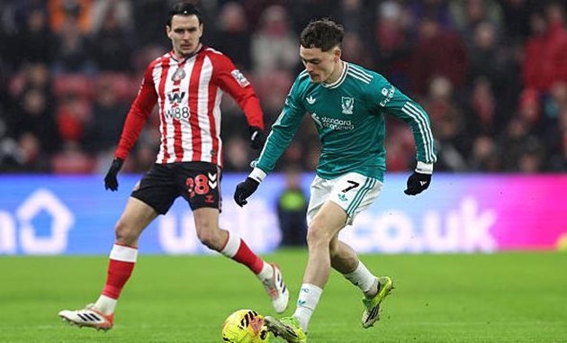 Florian Wirtz - 7.2 Cầu thủ tấn công năng nổ nhất của Liverpool đã sút trúng cột dọc sau nửa giờ thi đấu, sau một pha phối hợp tốt của Cody Gakpo. Anh tham gia vào mọi pha bóng tích cực của đội khách và đang thực sự tìm được nhịp điệu của mình ở Premier League.