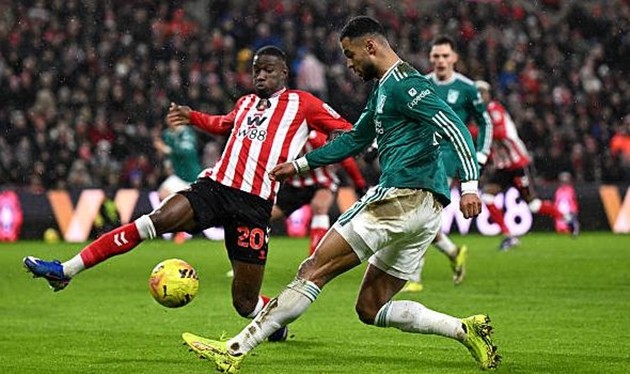 Cody Gakpo - 7.4 Trông có vẻ nguy hiểm khi anh ta tấn công Nordi Mukiele, nhưng một lần nữa, anh ta lại thường xuyên đứng ngoài cuộc chơi. Khả năng dứt điểm của anh ta cũng quá thiếu chính xác.