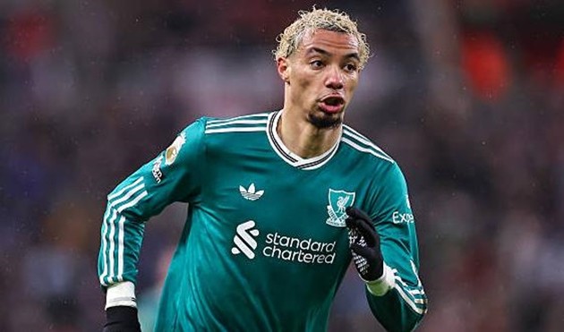 Hugo Ekitike - 6.9 Rõ ràng là anh ấy rất thất vọng với các đồng đội sau khi nhiều pha tấn công thông minh của mình không được ghi bàn. Anh ấy gặp khó khăn trong việc hòa nhập vào trận đấu.