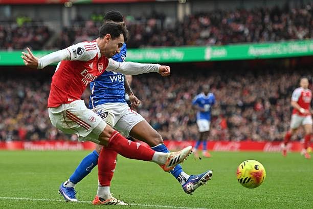 Martin Zubimendi vừa đóng góp vào lối chơi, vừa đóng góp bàn thắng,