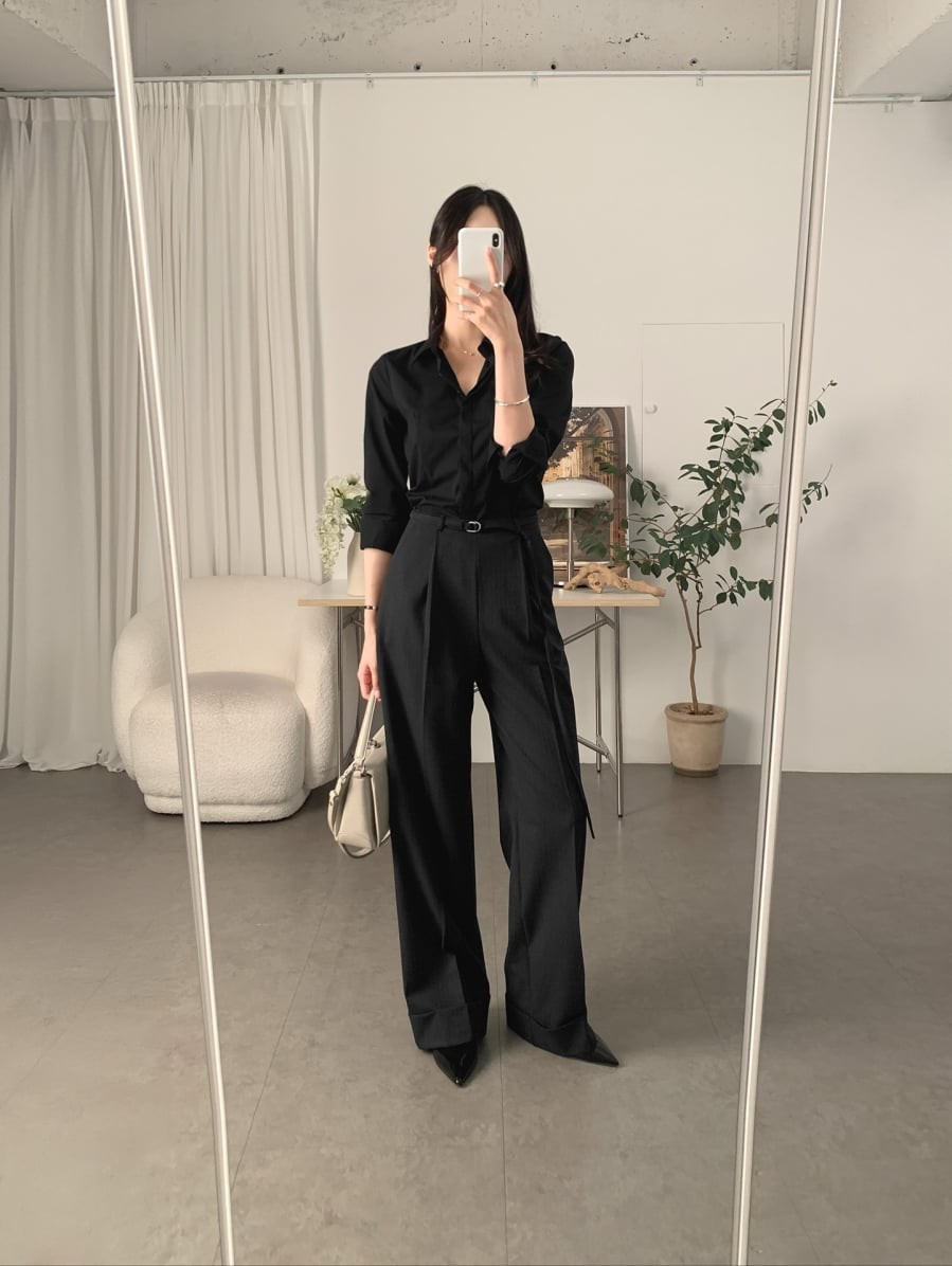 Dù là giày cao gót hay giày bệt, chỉ cần có thiết kế mũi nhọn, tổng thể trang phục đã trở nên thanh thoát và gọn gàng hơn.