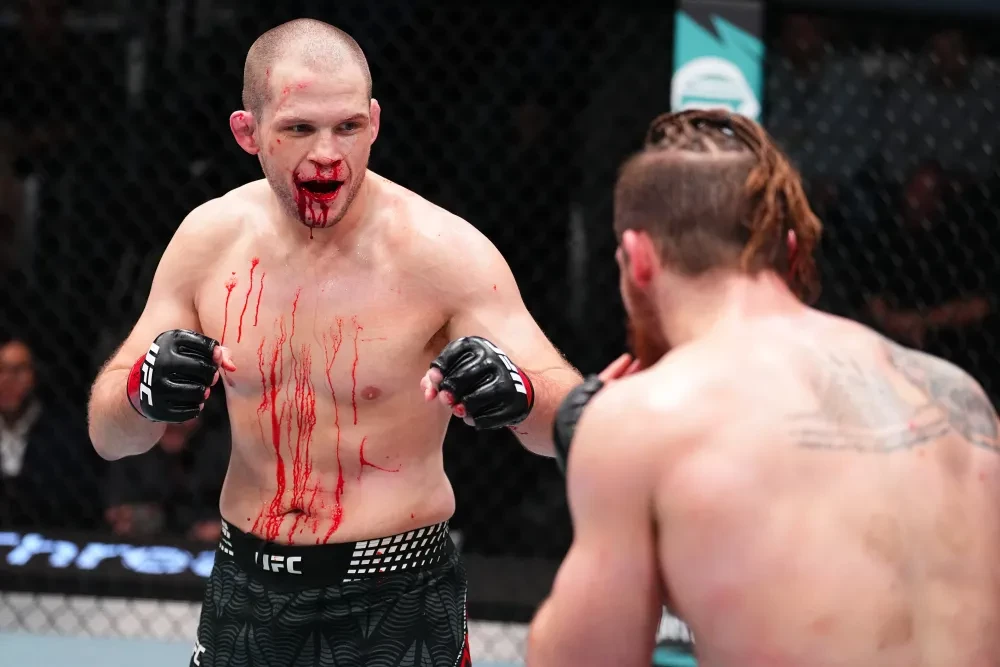 Alex Morono (trái) đối đầu với Daniil Donchenko tại UFC Fight Night