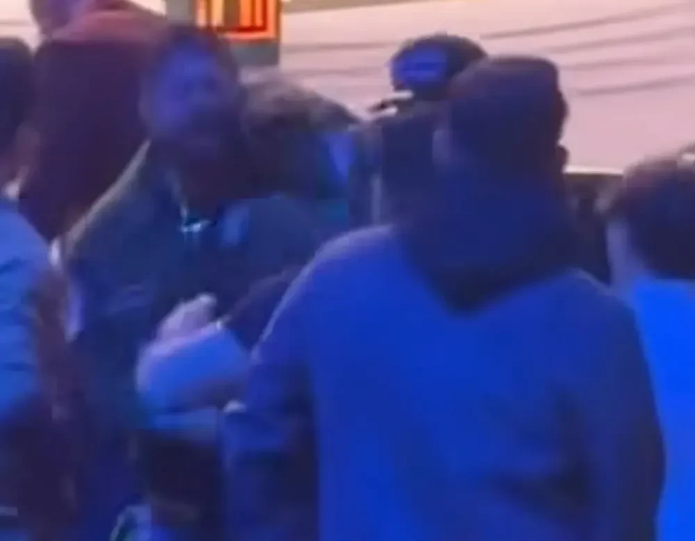 Mike Perry và Eddie Alvarez tại một sự kiện.