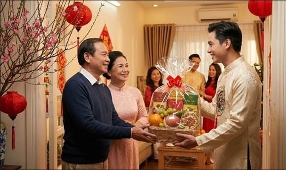 Xông đất, còn gọi là đạp đất hay xông nhà, là một phong tục lâu đời trong văn hóa Tết của người Việt.