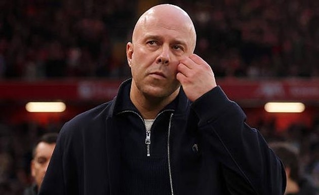 Arne Slot thừa nhận mất ngủ vì việc sắp xếp đội hình của Liverpool.