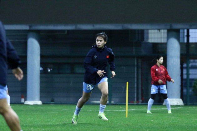 Trần Nhật Lan học hỏi kinh nghiệm từ các đàn chị để hướng tới VCK Asian Cup nữ 2026