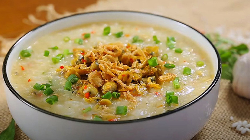 Ăn cháo giúp giải rượu nhanh. 