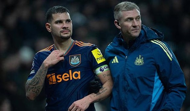 Bruno Guimaraes ngồi ngoài chừng 2 tháng vì chấn thương.