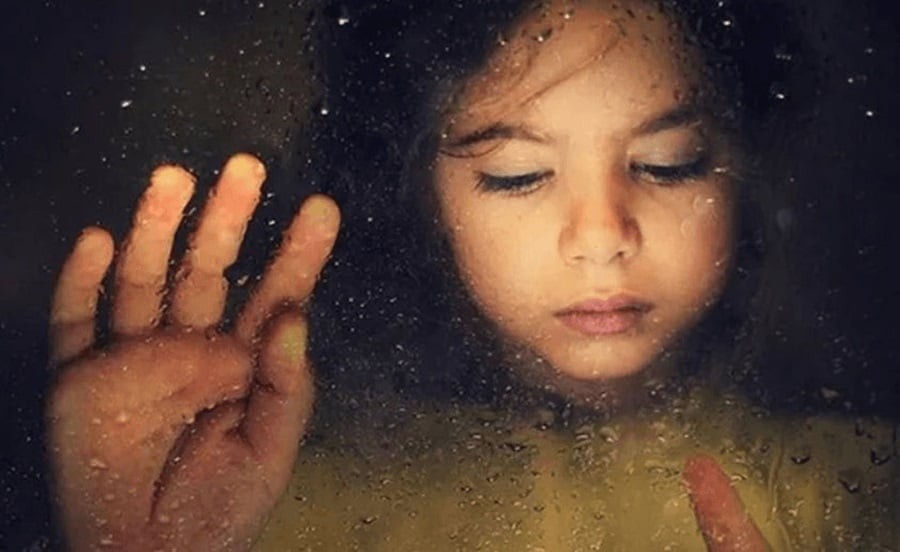 Những đứa trẻ thường xuyên bị cha mẹ mắng hồi bé lớn lên thường có biểu hiện cư xử không đúng mực, thậm chí còn xuất hiện những bệnh về tâm lý. (Ảnh minh họa)