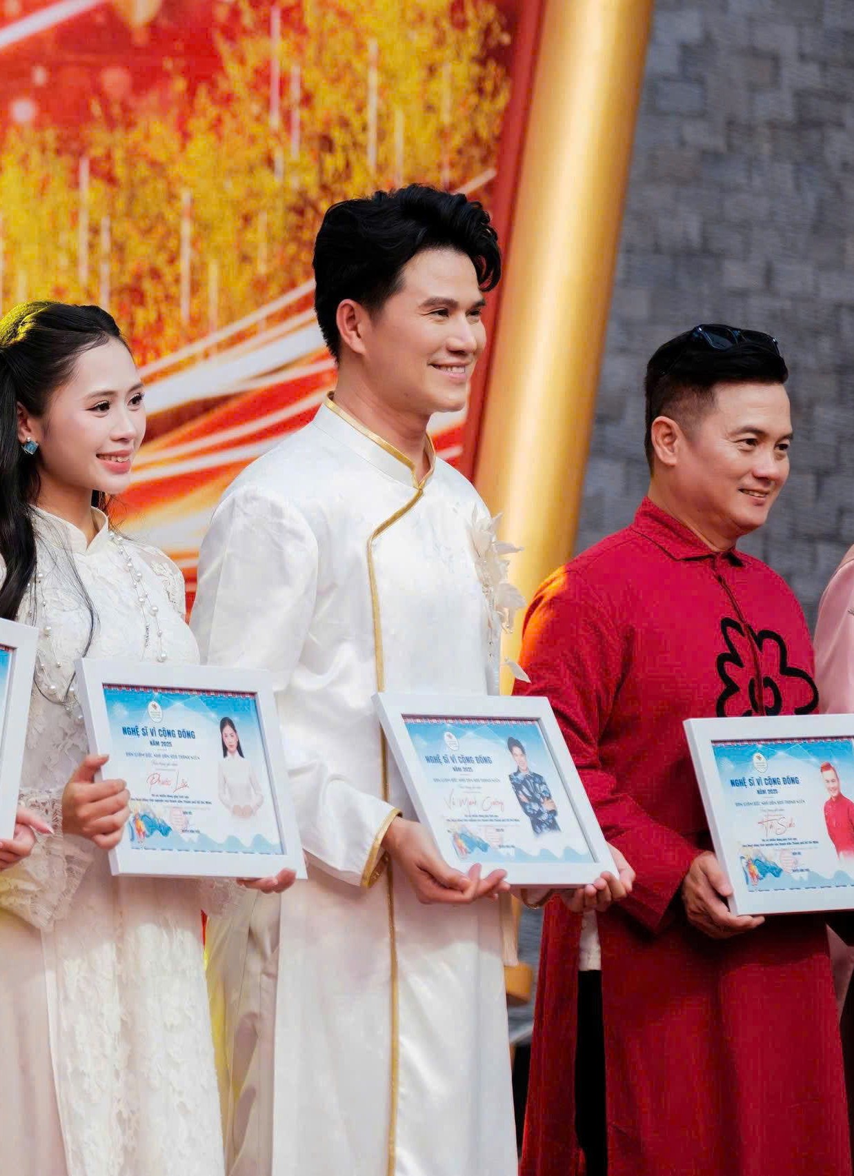 Nghe Si Vi Cong Dong 1