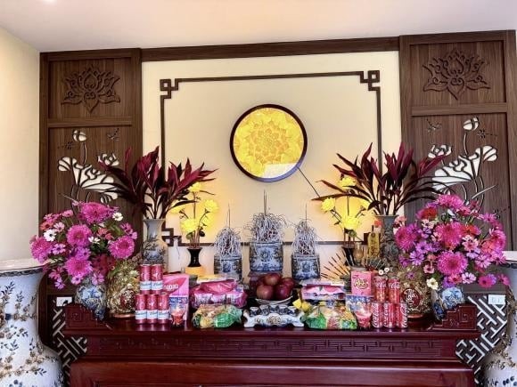 Không chỉ tượng trưng cho tình yêu và hạnh phúc, hoa hồng đỏ còn mang ý nghĩa cát tường, may mắn. 