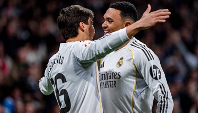 Sự trở lại đáng mong đợi của Trent Alexander-Arnold.