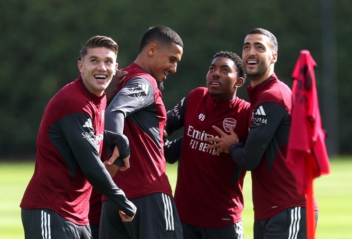 Arsenal sẽ xoay tua đội hình vào đêm nay.