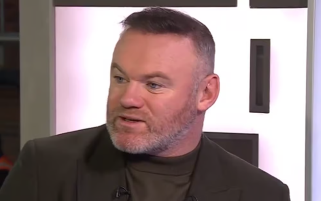 Rooney chỉ trích quyết định của trọng tài Kavanagh trong trận đấu giữa Aston Villa và Newcastle.