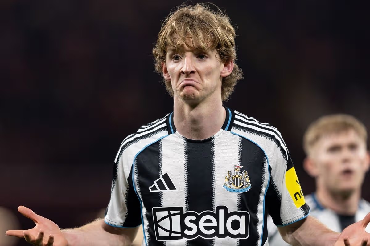 Anthony Gordon có thể chia tay Newcastle hè tới.