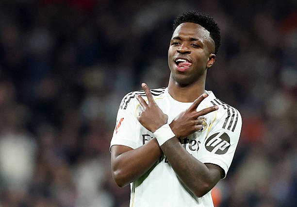 Vinicius Jr lập cú đúp vào lưới Real Sociedad. 