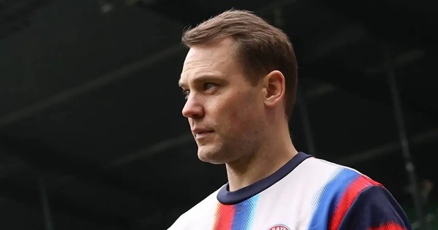 Neuer dính chấn thương sau trận thắng Bremen.