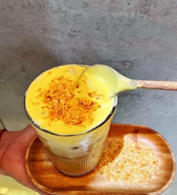 Trao đổi với VOV, TS.BS Trương Hồng Sơn – Viện trưởng Viện Y học Ứng dụng Việt Nam – cho biết không nhất thiết phải loại bỏ hoàn toàn trà sữa khỏi khẩu phần ăn, nhưng cần sử dụng một cách chừng mực và có chọn lọc.