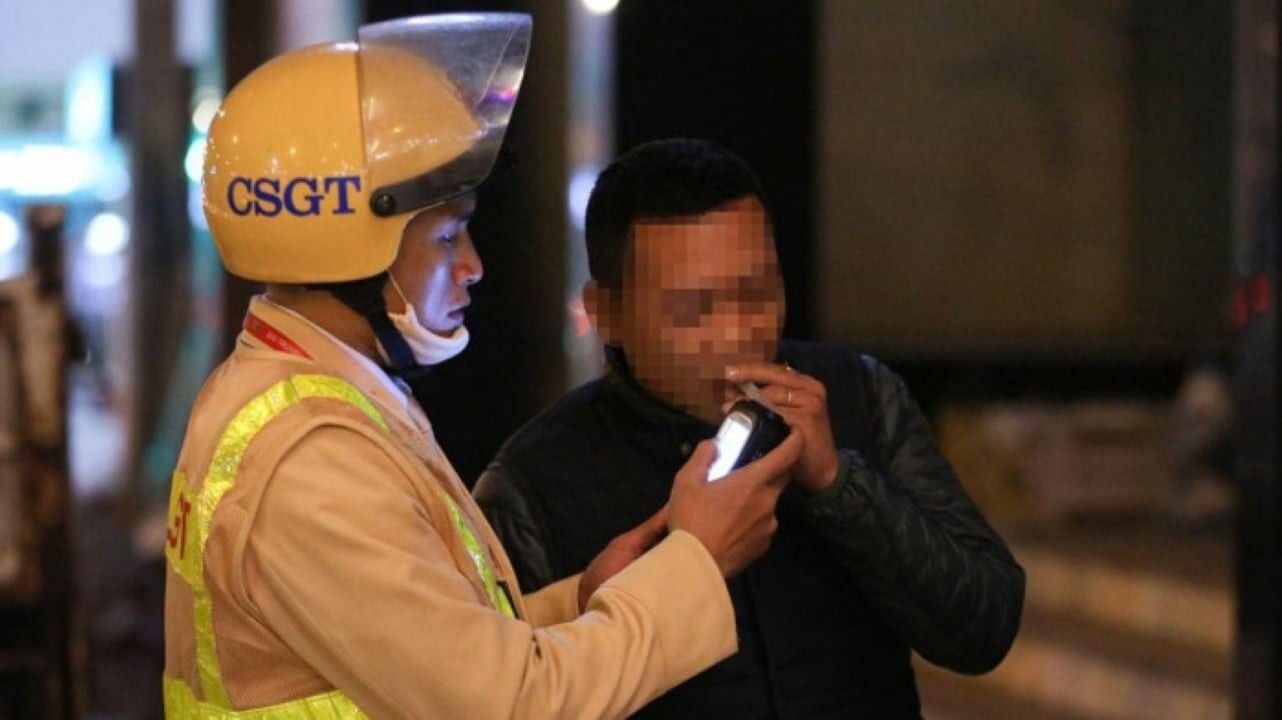 Trong trường hợp người đi bộ say xỉn gây tai nạn giao thông cho người khác, họ có thể bị truy cứu trách nhiệm hình sự theo Điều 260 Bộ luật Hình sự 2015. (Ảnh minh họa)