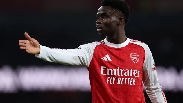 Saka đã thể hiện ấn tượng ở trung lộ.